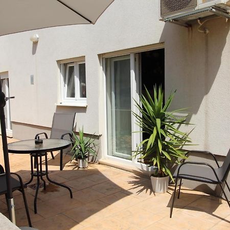 Macadamia Apartment With Garage Parking Split Exterior photo