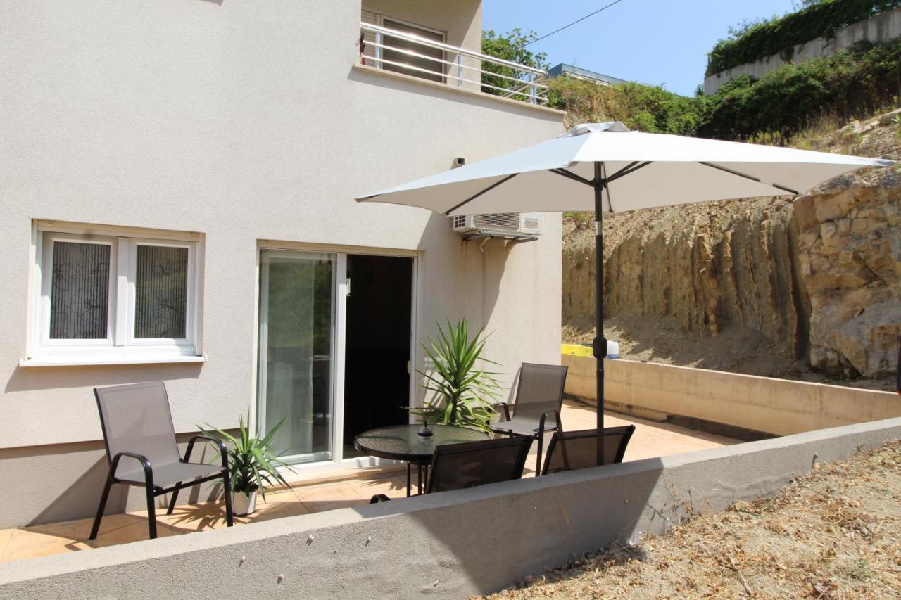 Macadamia Apartment With Garage Parking Split Exterior photo