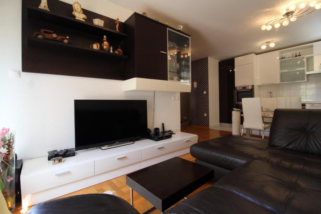 Macadamia Apartment With Garage Parking Split Exterior photo