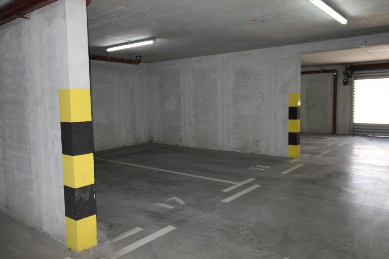 Macadamia Apartment With Garage Parking Split Exterior photo