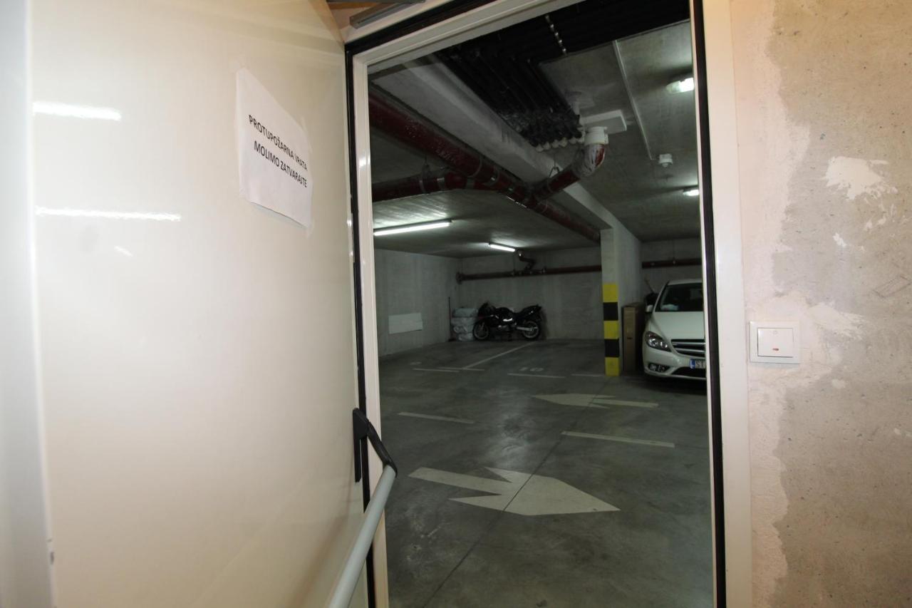 Macadamia Apartment With Garage Parking Split Exterior photo