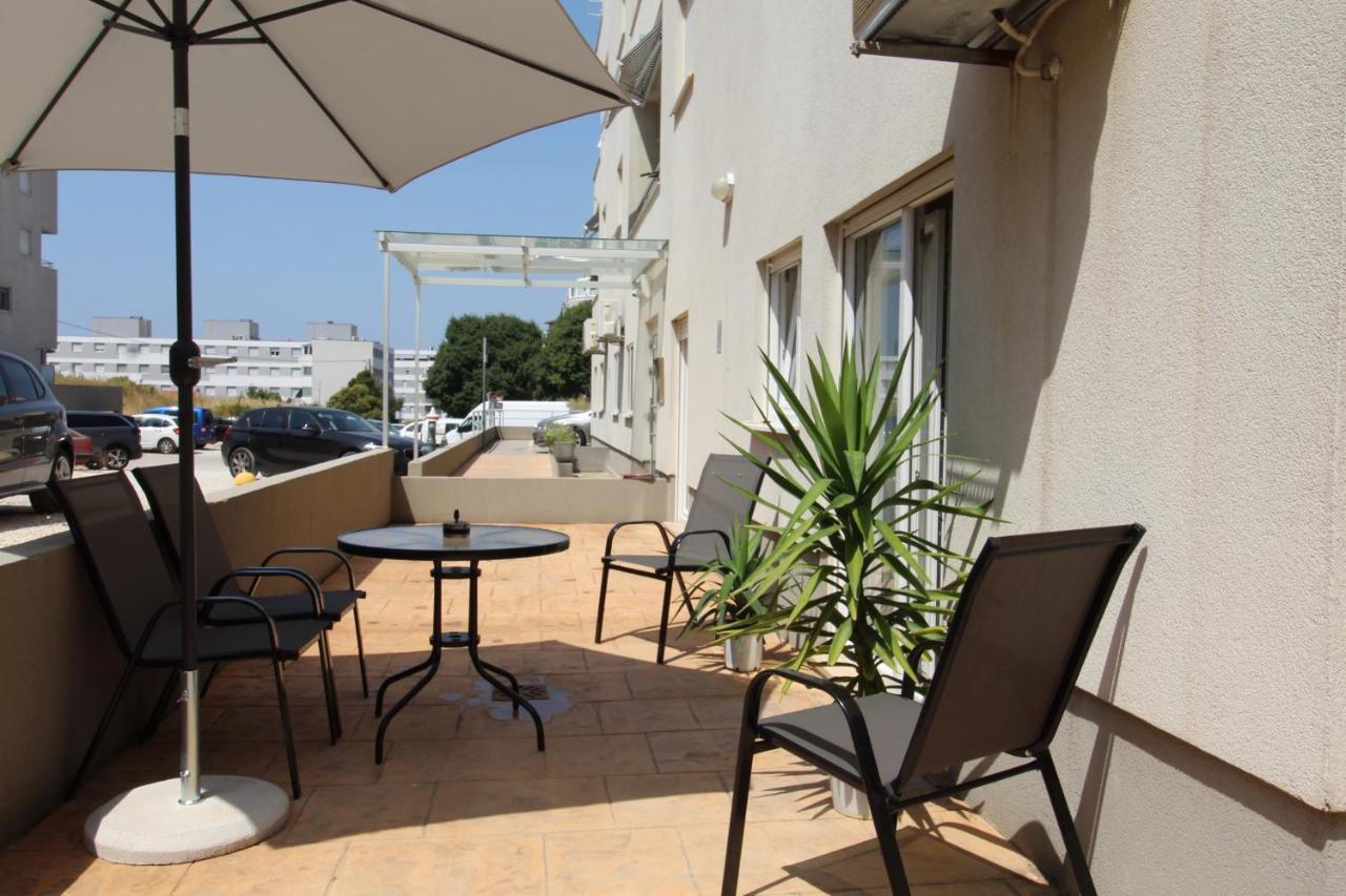 Macadamia Apartment With Garage Parking Split Exterior photo