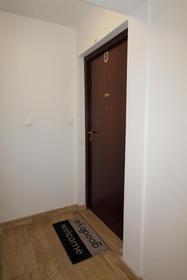 Macadamia Apartment With Garage Parking Split Exterior photo