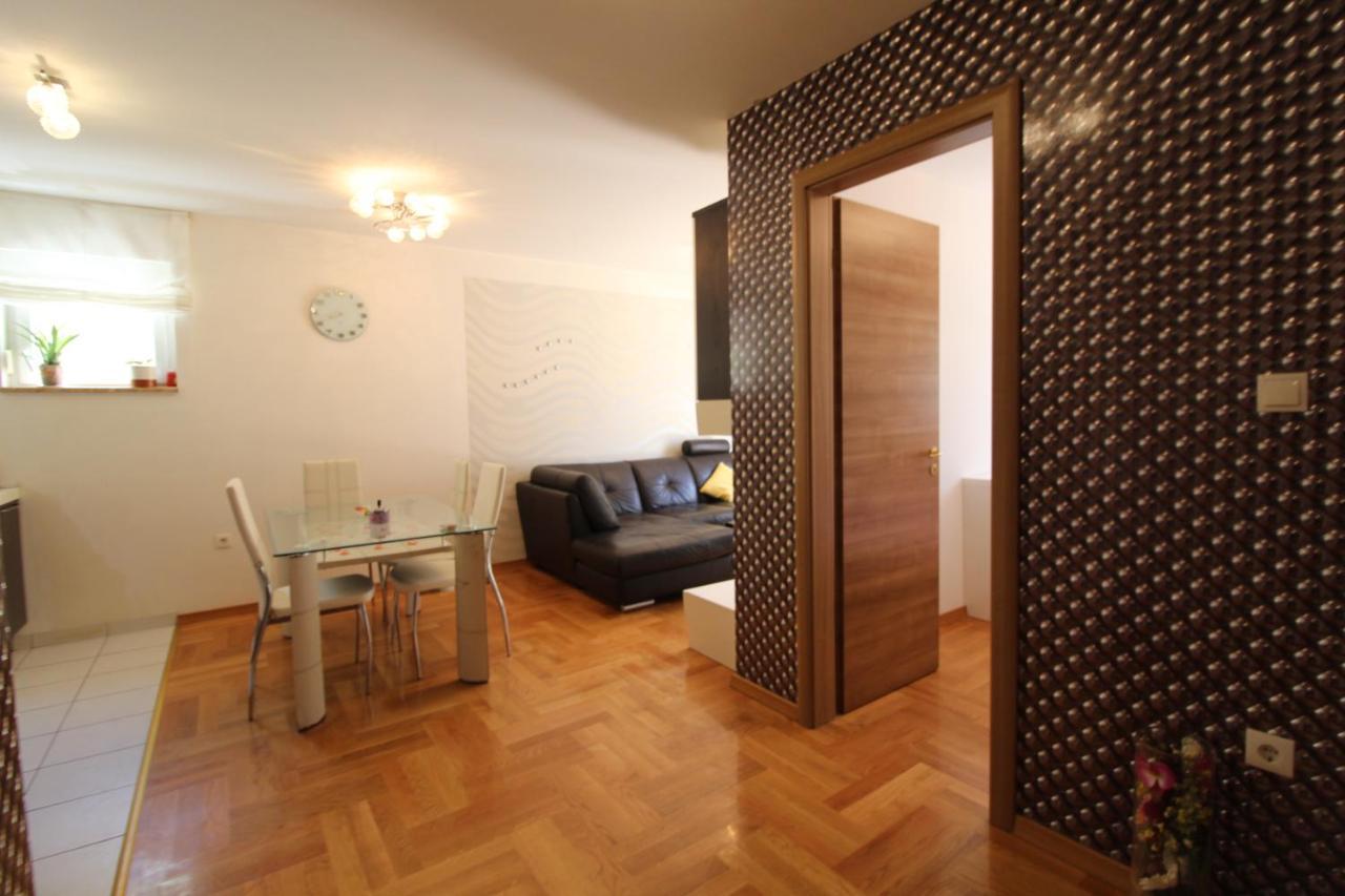 Macadamia Apartment With Garage Parking Split Exterior photo